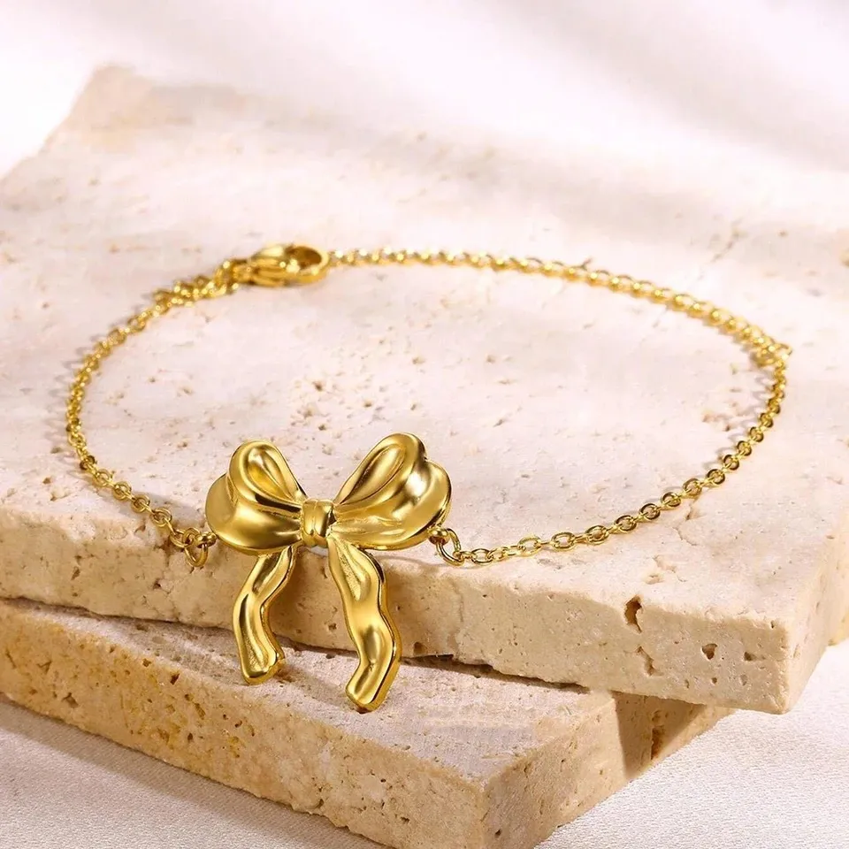 Bracelet en or avec nœud