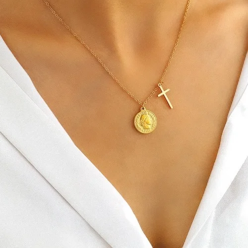 Collier double pendentif médaille et croix 