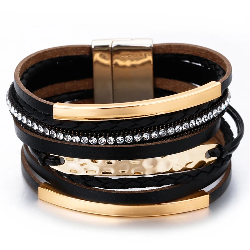 Bracelet en cuir avec détails dorés