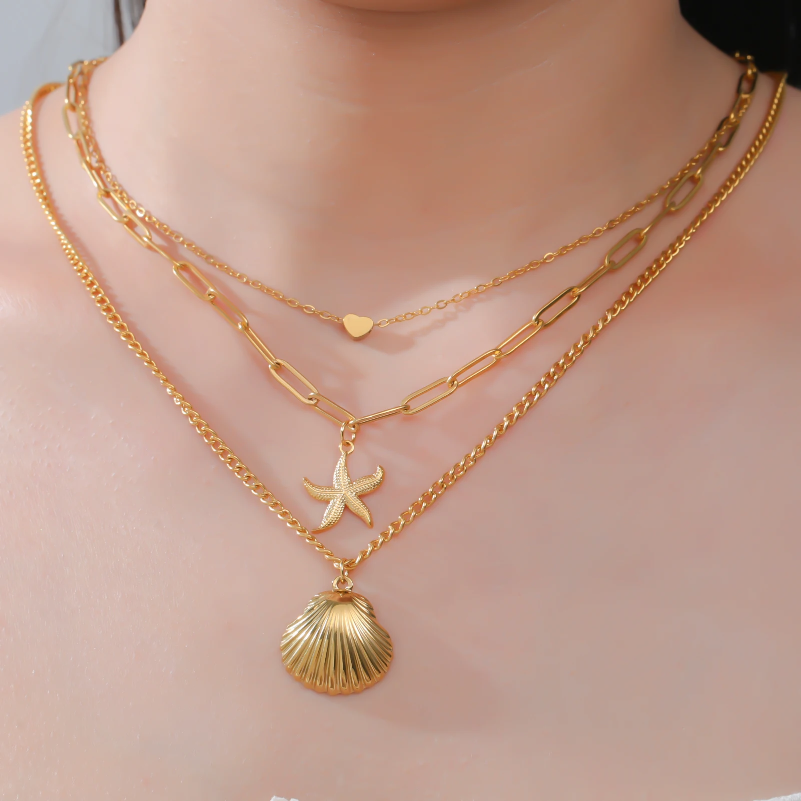 Collier superposé avec cauris et étoile de mer 