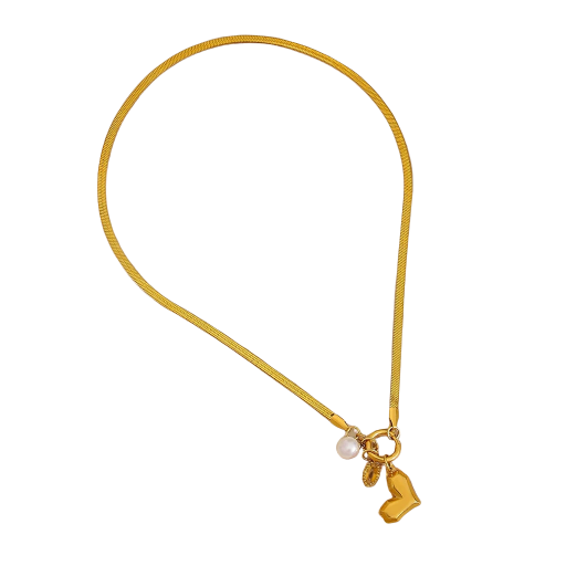 Collier doré avec breloques coeur