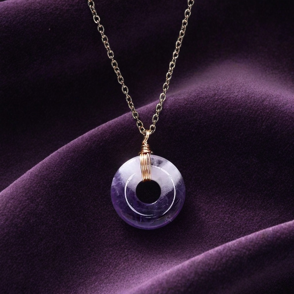 Collier avec pendentif rond en améthyste