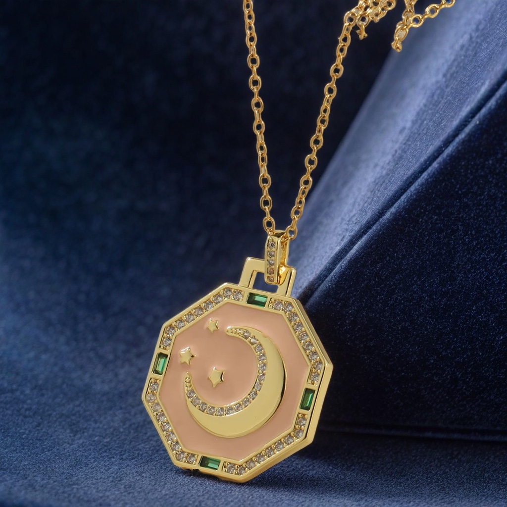 Collier médaille rose avec lune et étoile