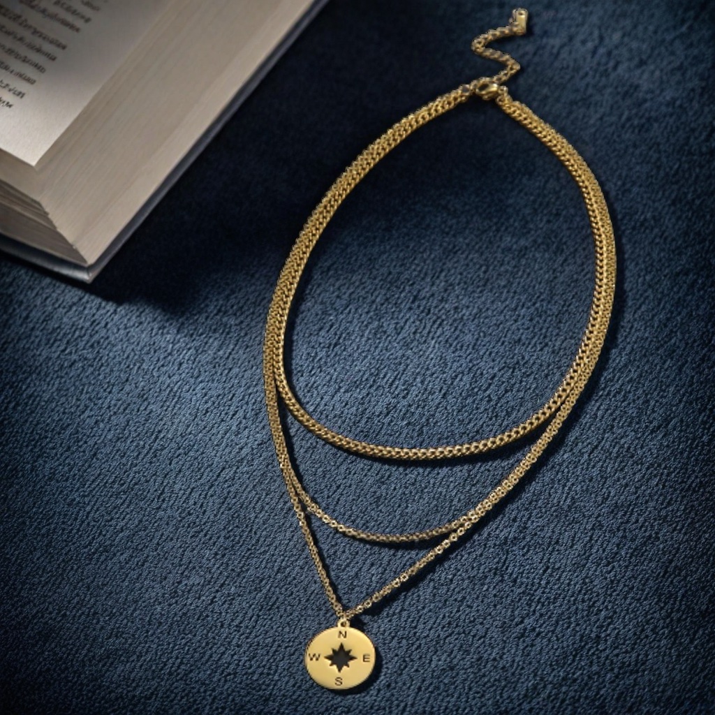 Collier double chaîne avec pendentif boussole