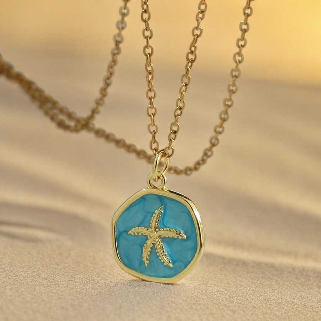Collier médaille turuqoise émaillé avec étoile de mer doré