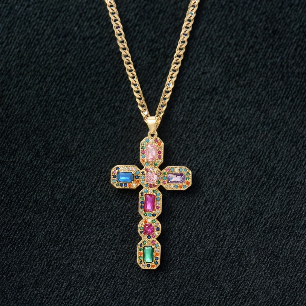 Collier avec pendentif croix cristaux multicolore