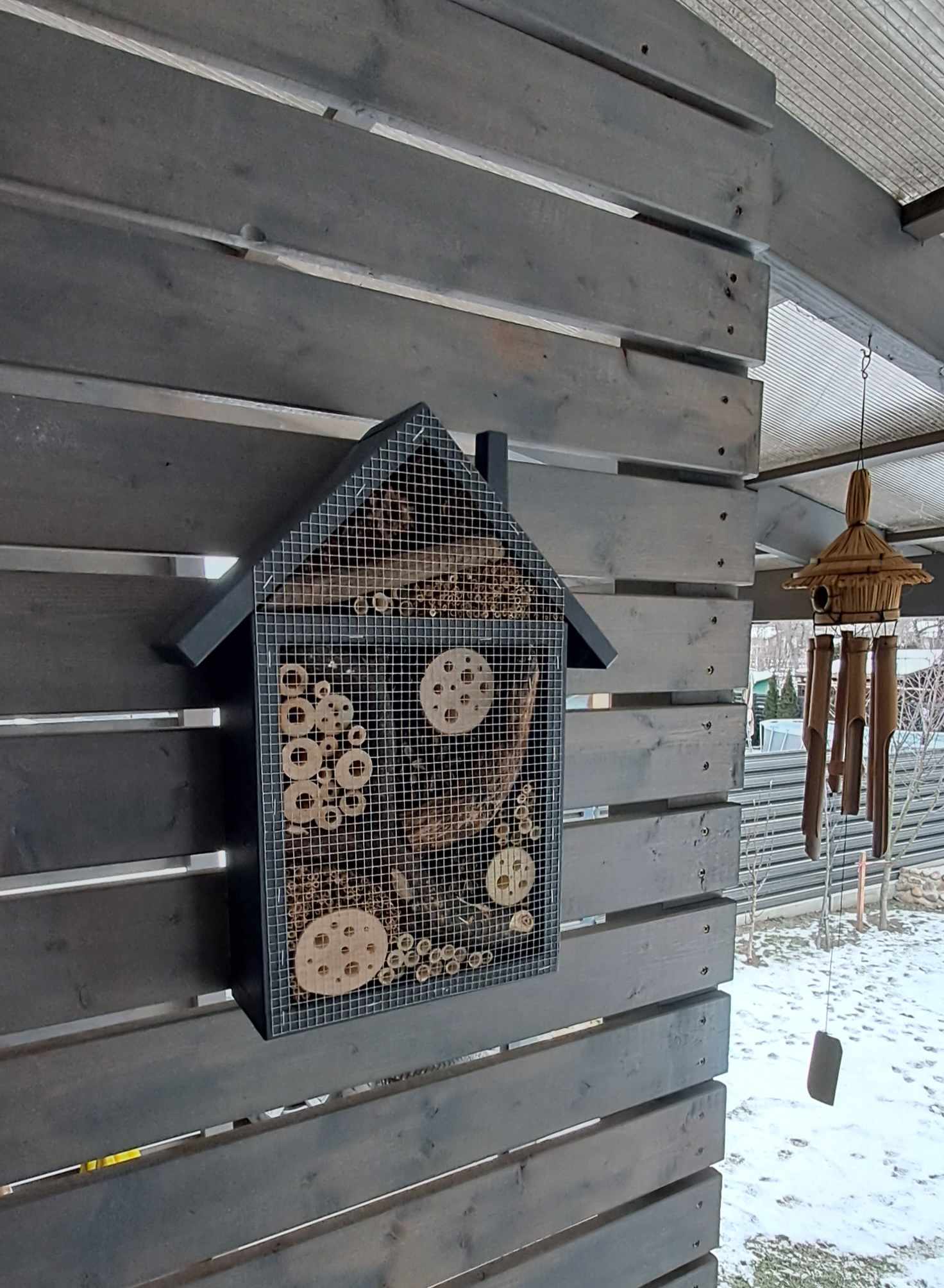 Vabzdžių namelis V-1