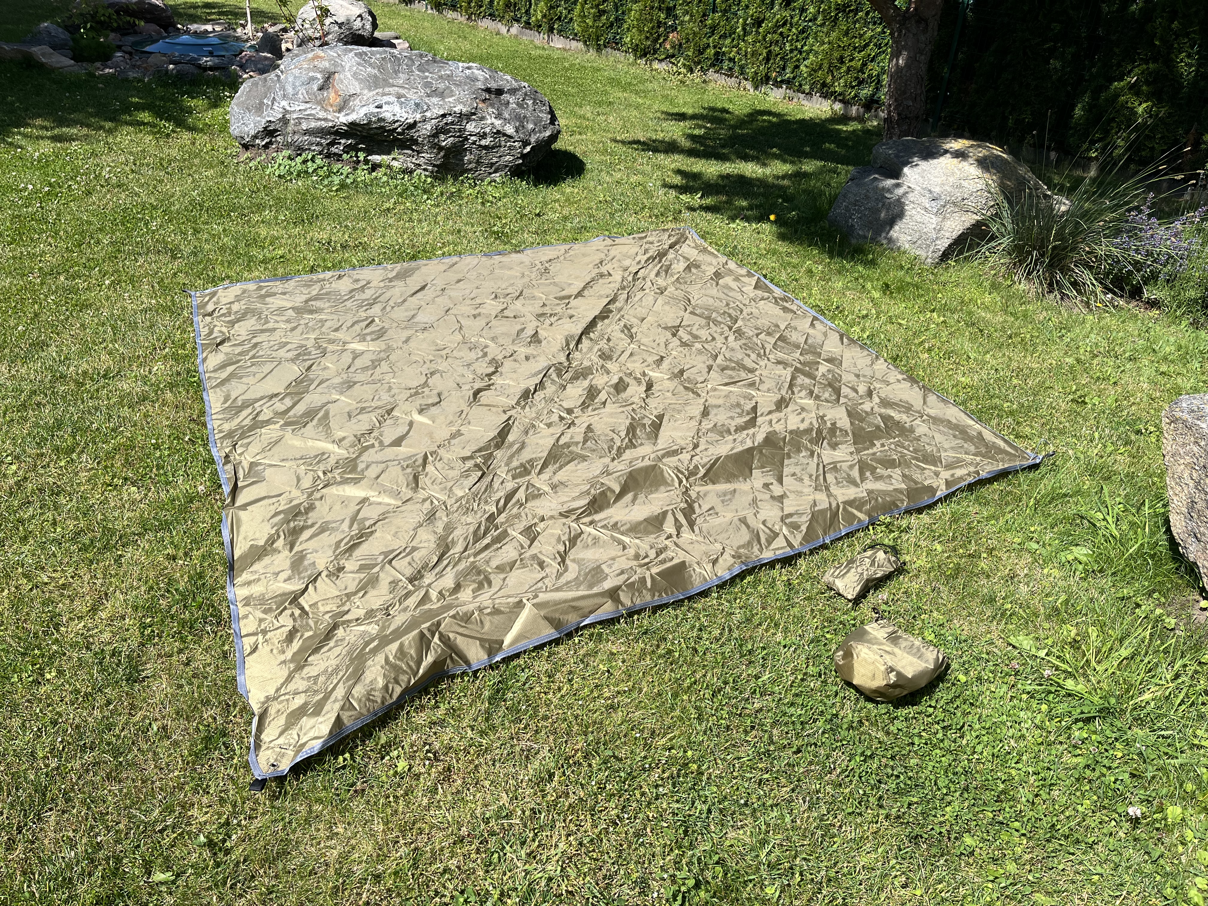 Kempingo brezentas / tentas / pastogė