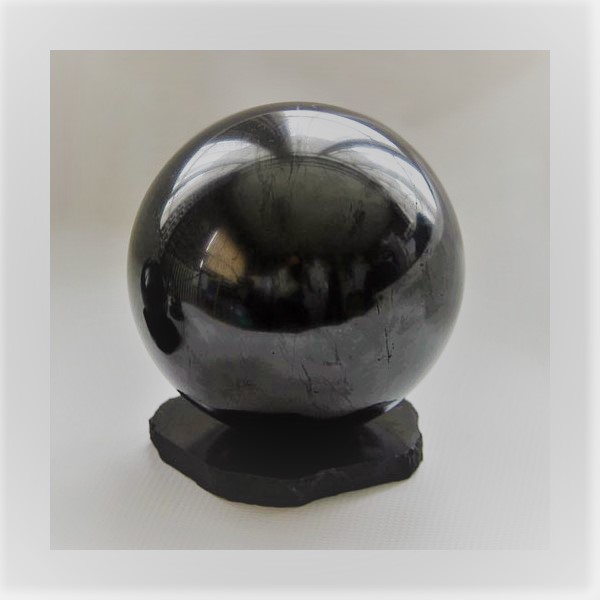 Sphère polie 4 cm - vendue avec socle