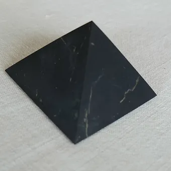 Pyramide non polie 3 cm