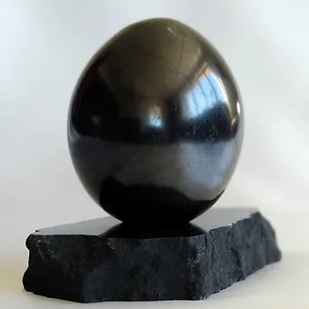 Œuf poli 15 cm  avec support shungite