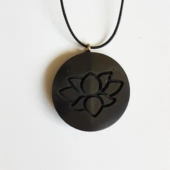 Pendentif rond FLEUR DE LOTUS plein 3.5 cm
