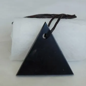 Pendentif TRIANGLE POINTE VERS HAUT