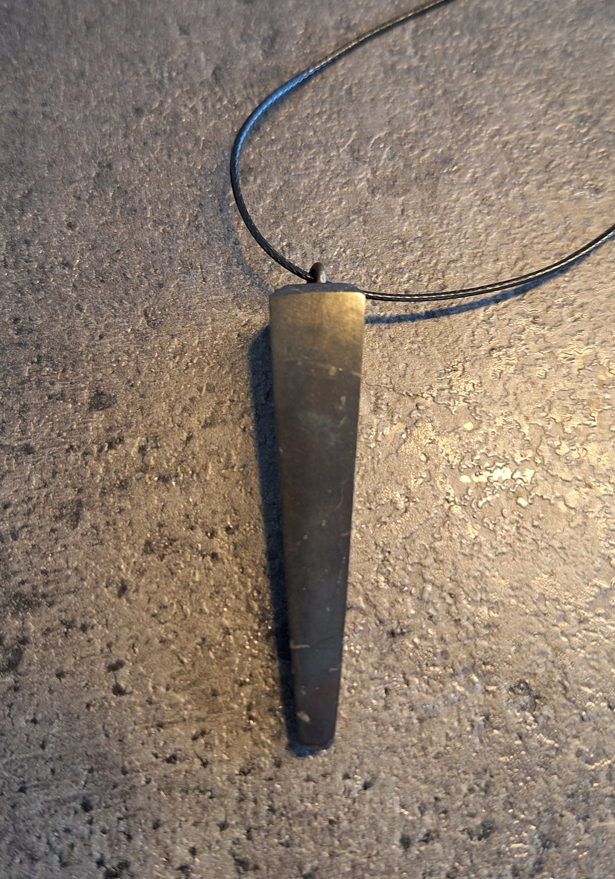 Pendule en shungite pointe carrée