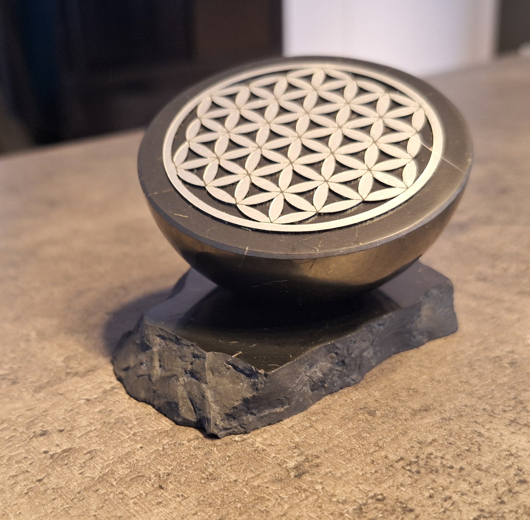 Demi-sphère de massage motif fleur de vie 7 cm avec support