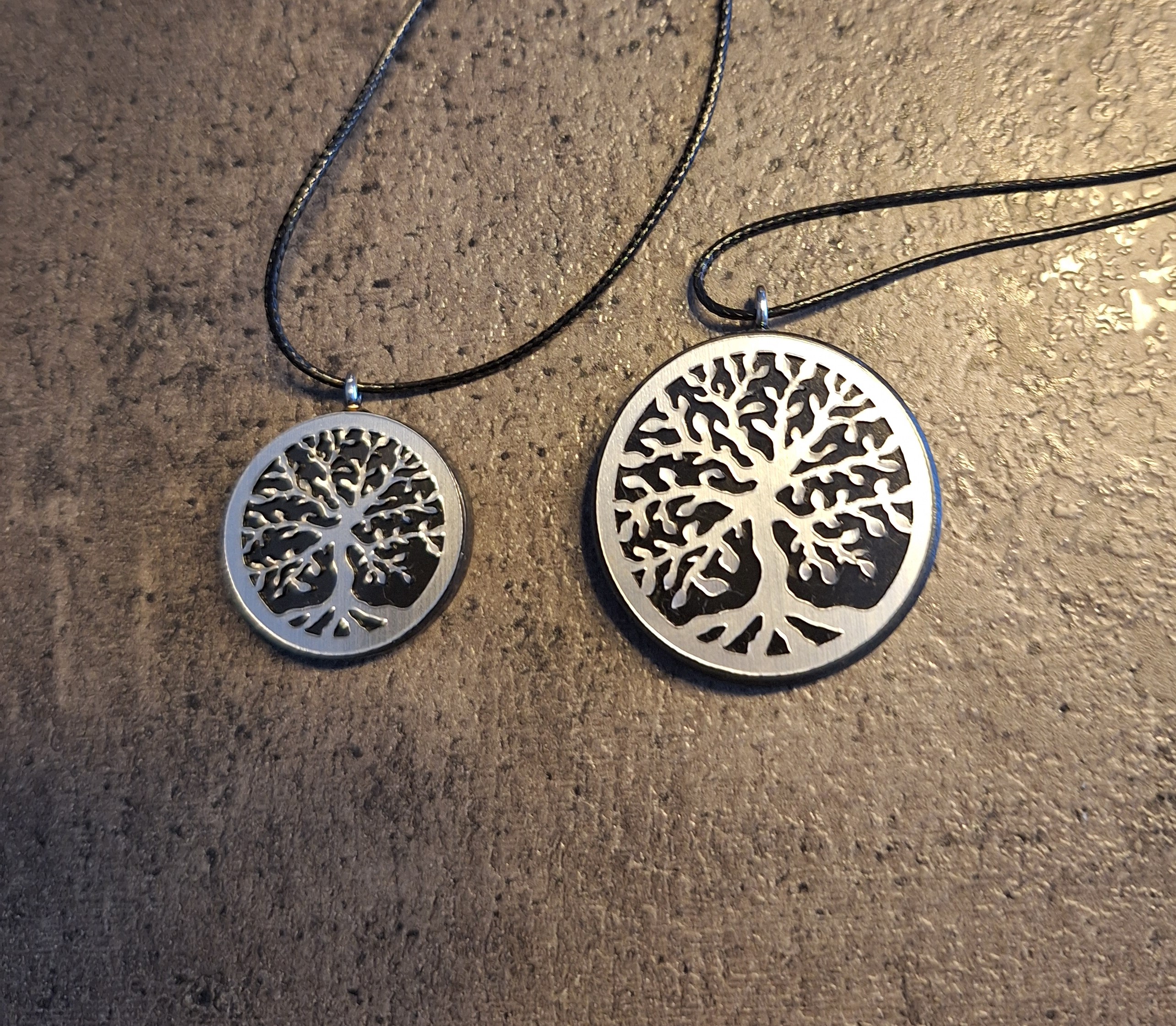 Pendentif rond ARBRE DE VIE motif ARGENT plein 3 cm