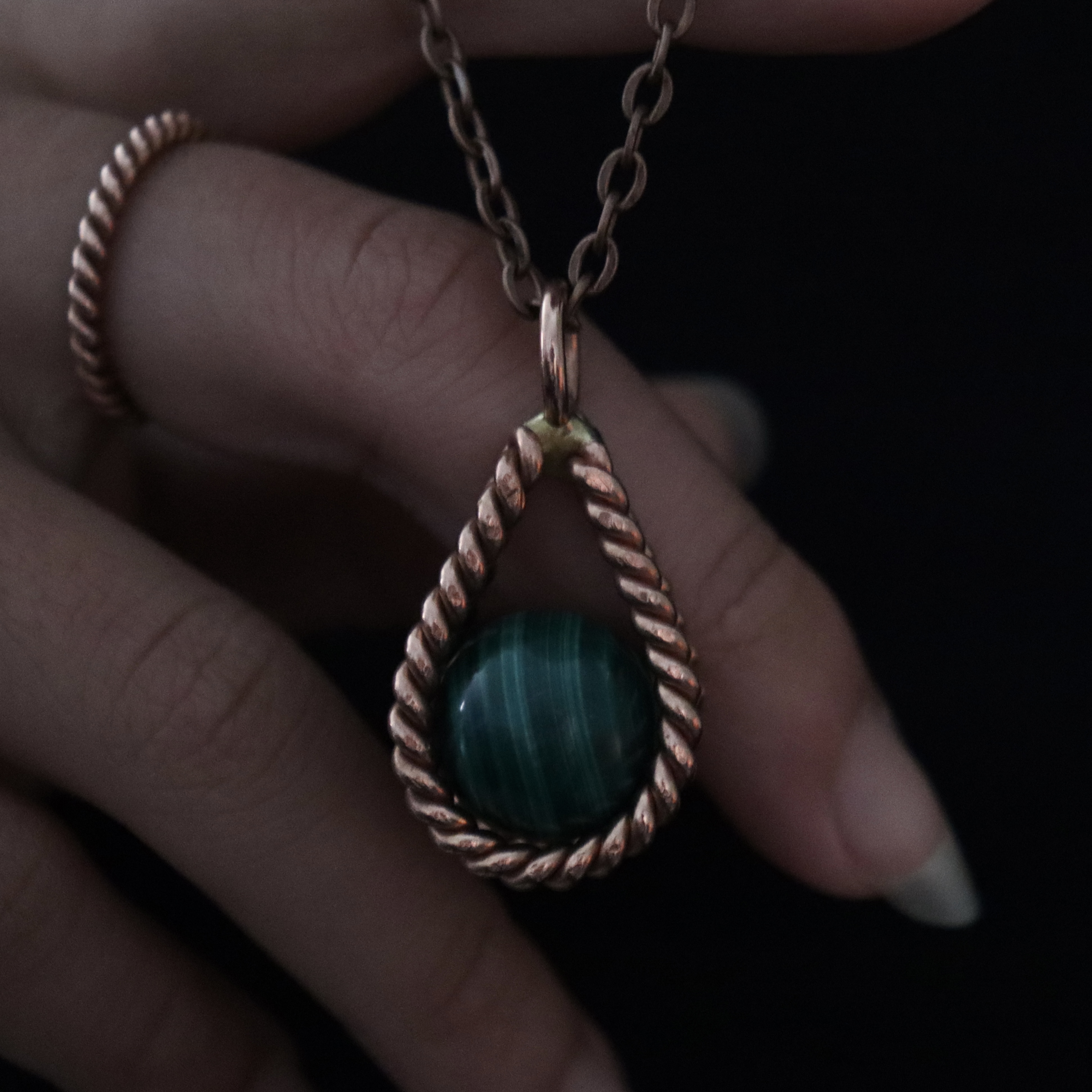 Teardrop Tensor Ring Copper Pendant Natural Malachite 