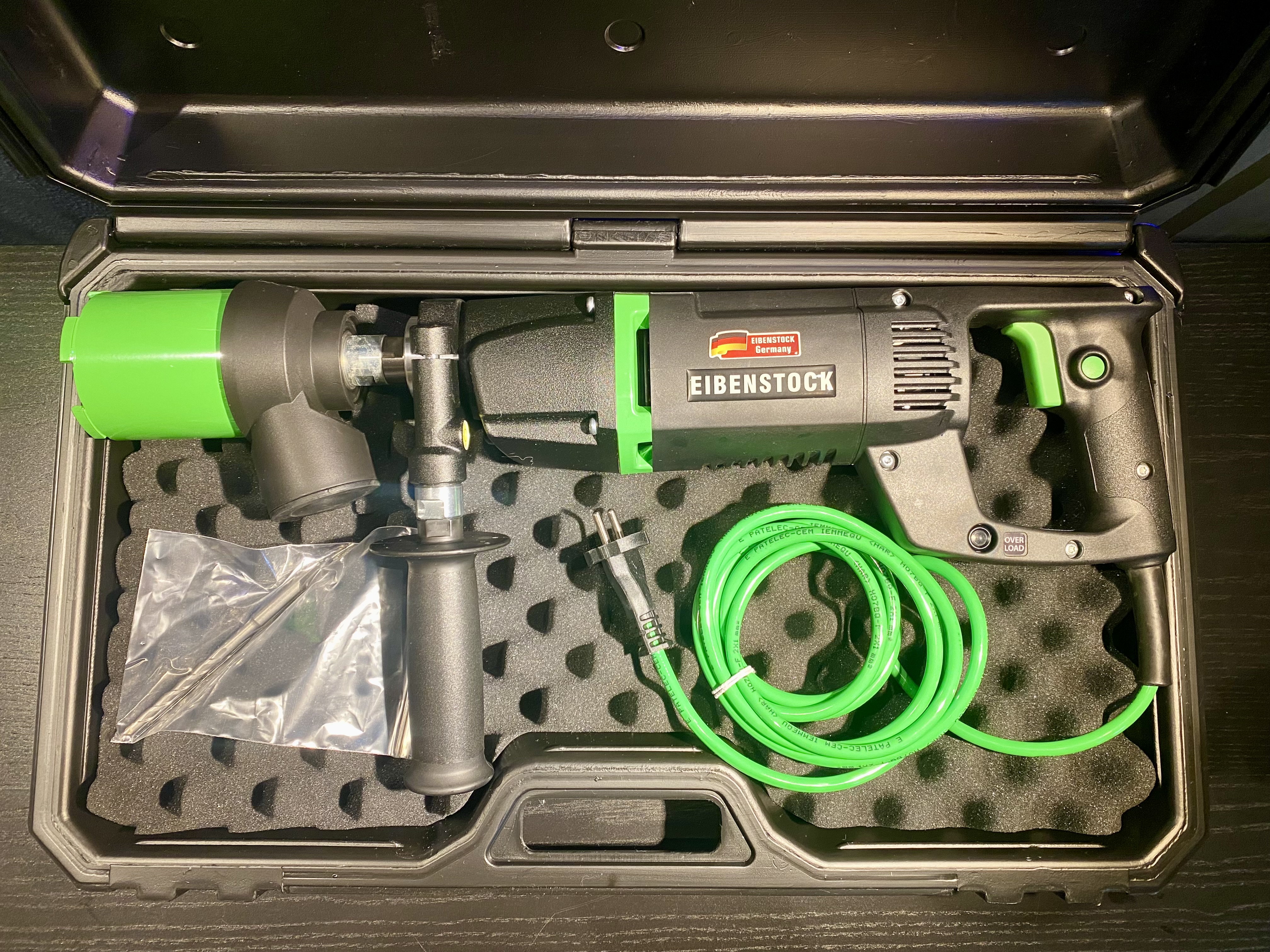 Bohrmaschine für Steckdosen