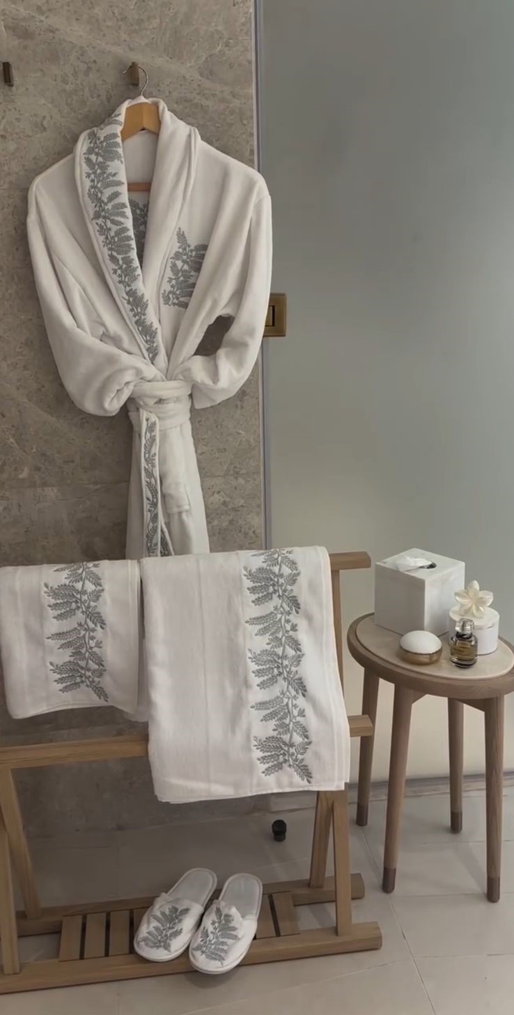 Terry velour spike bathrobe set Half collar embroidery