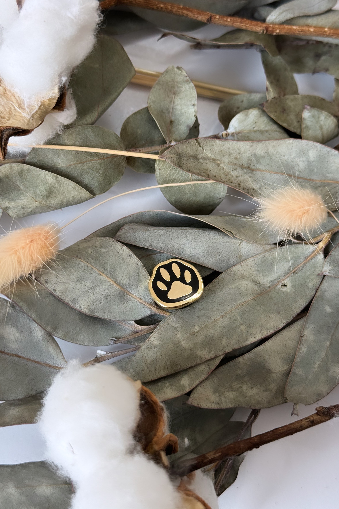 Enamel Pin Cat Paw Black