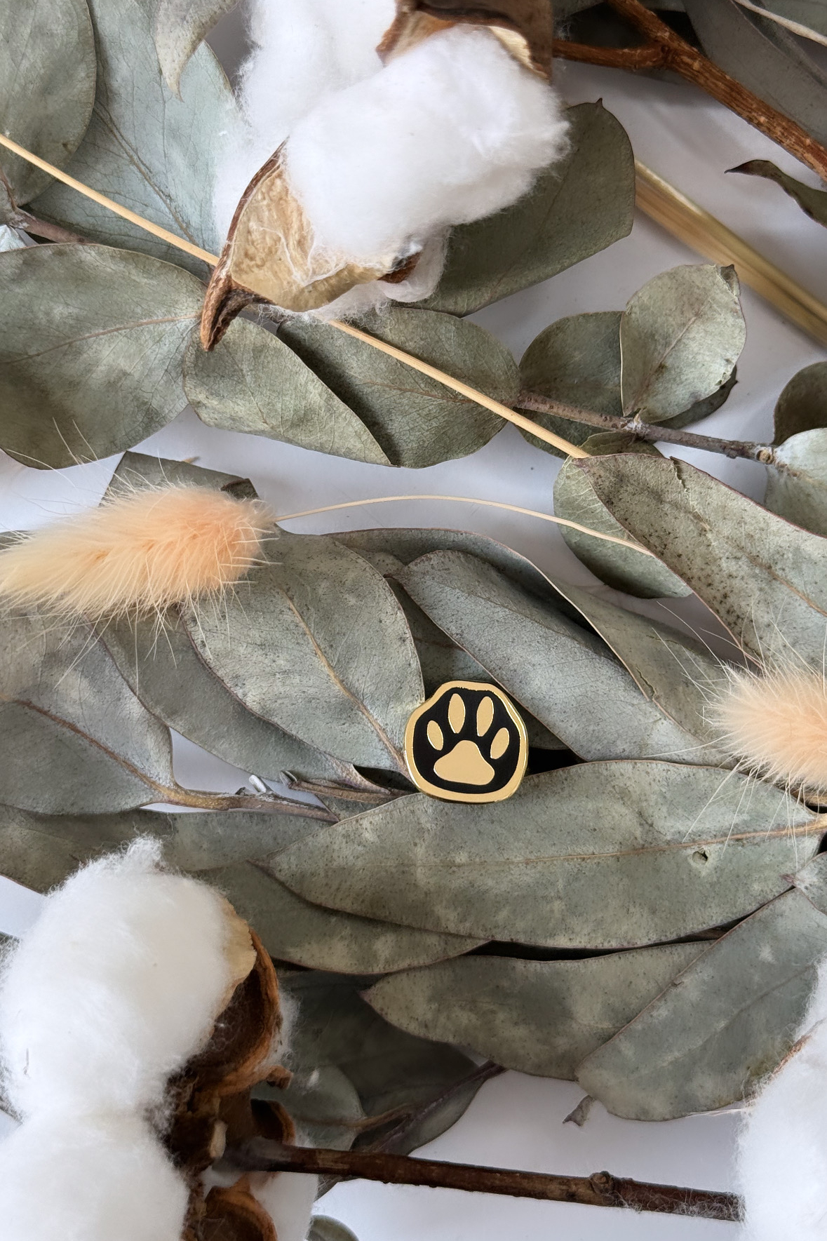 Enamel Pin Cat Paw Black