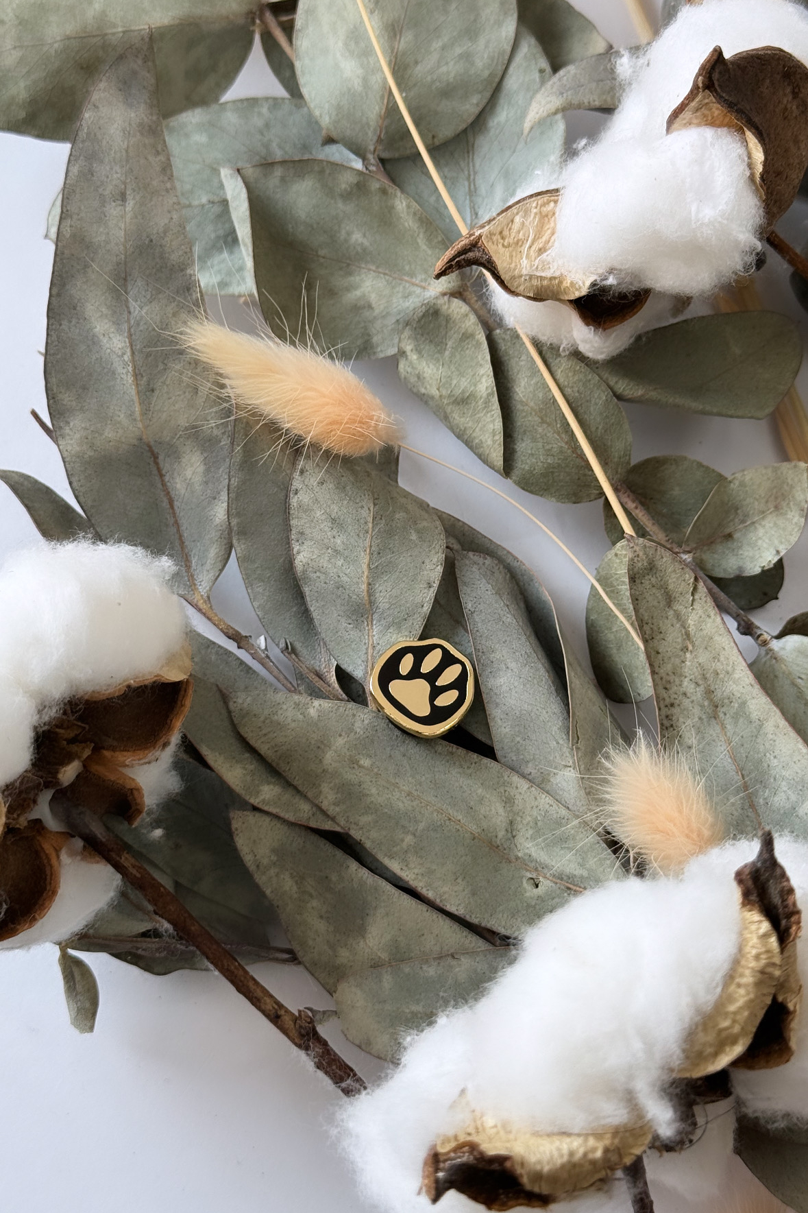 Enamel Pin Cat Paw Black