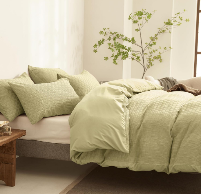 Beigish Green Duvet Cover Queen Size - 3 Pieces Soft and Breathable Microfiber Knitted Jacquard Waffle Weave Striped Comforter Cover with 8 Corner Ties & Zipper Closure