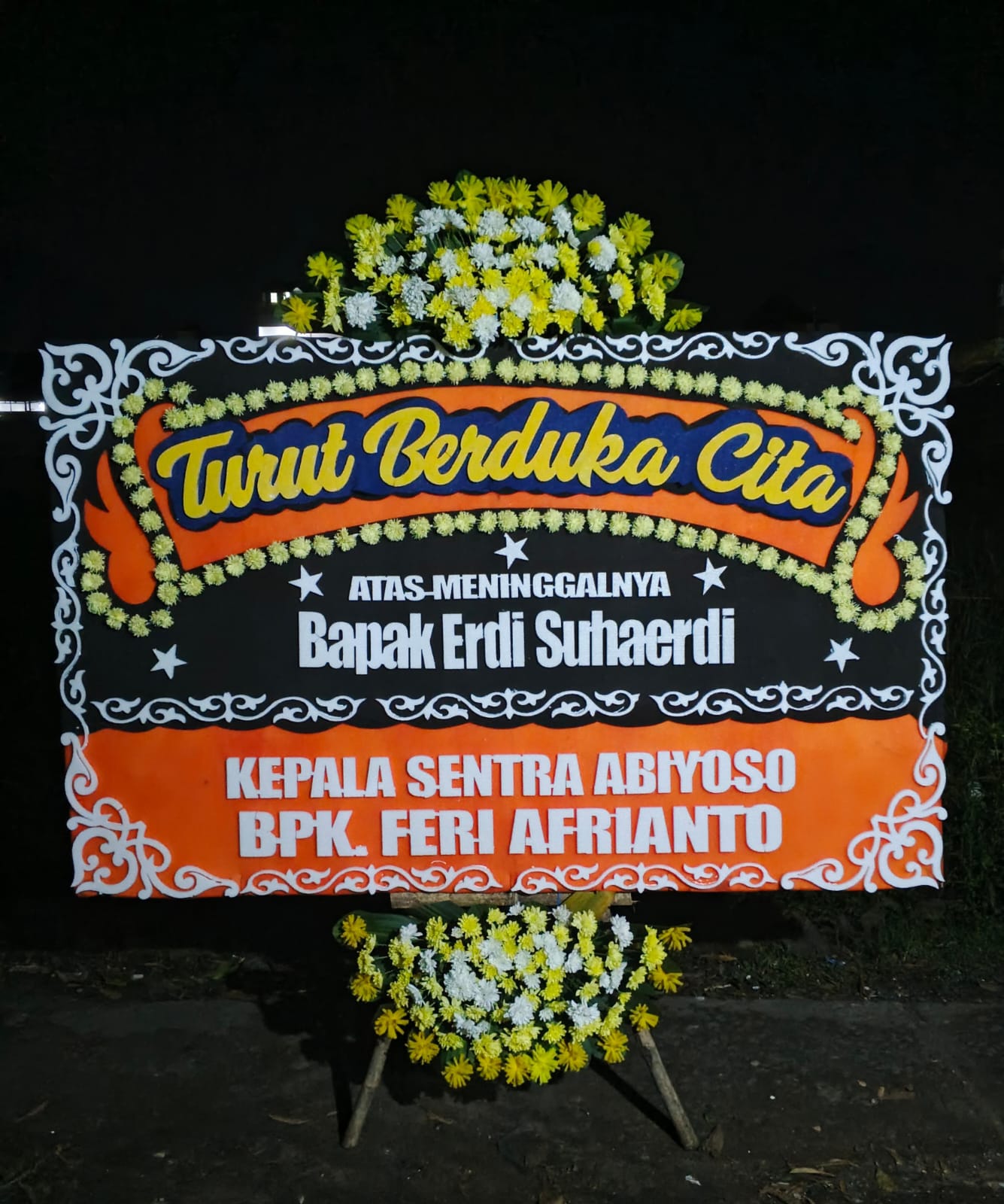 Karangan bunga papan duka cita