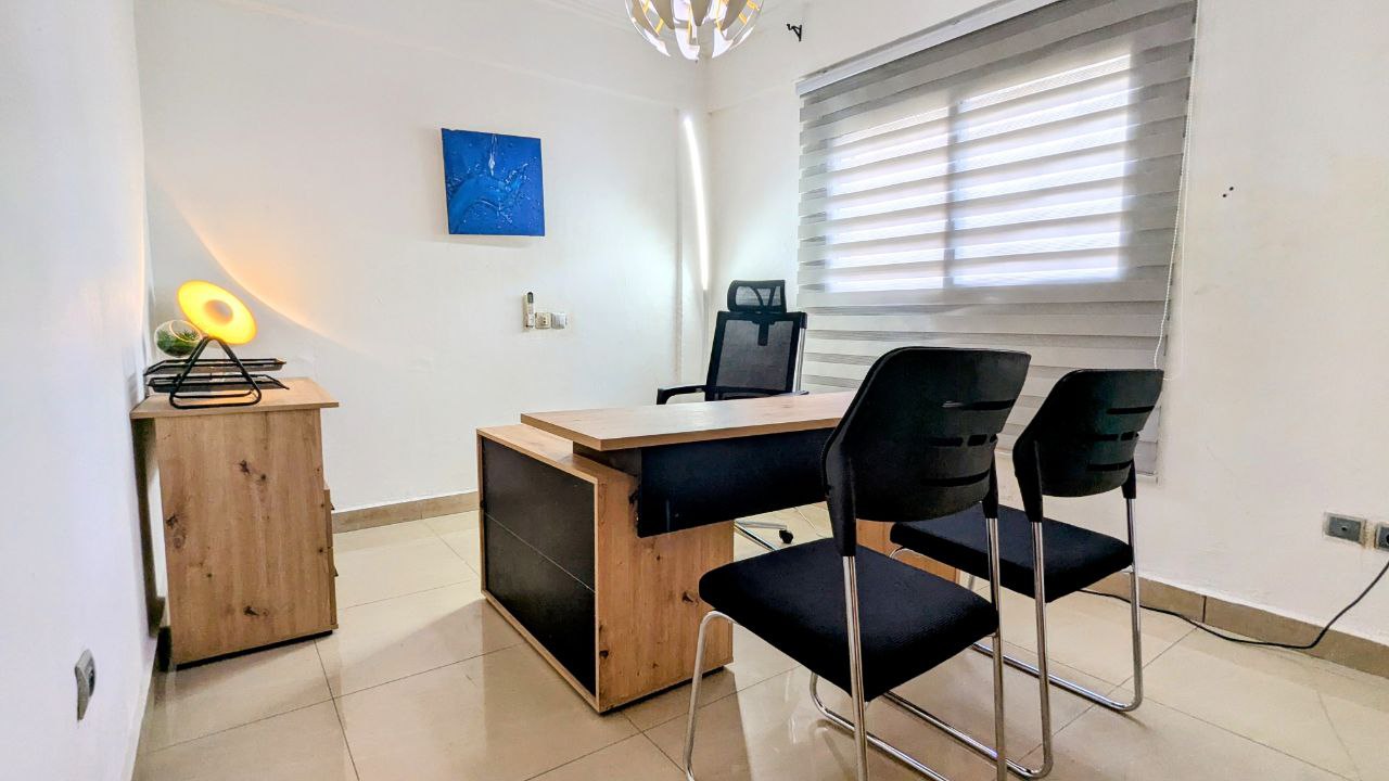 Bureau 2 climatisé MVP -Douala (avec canapé et toilette interne)