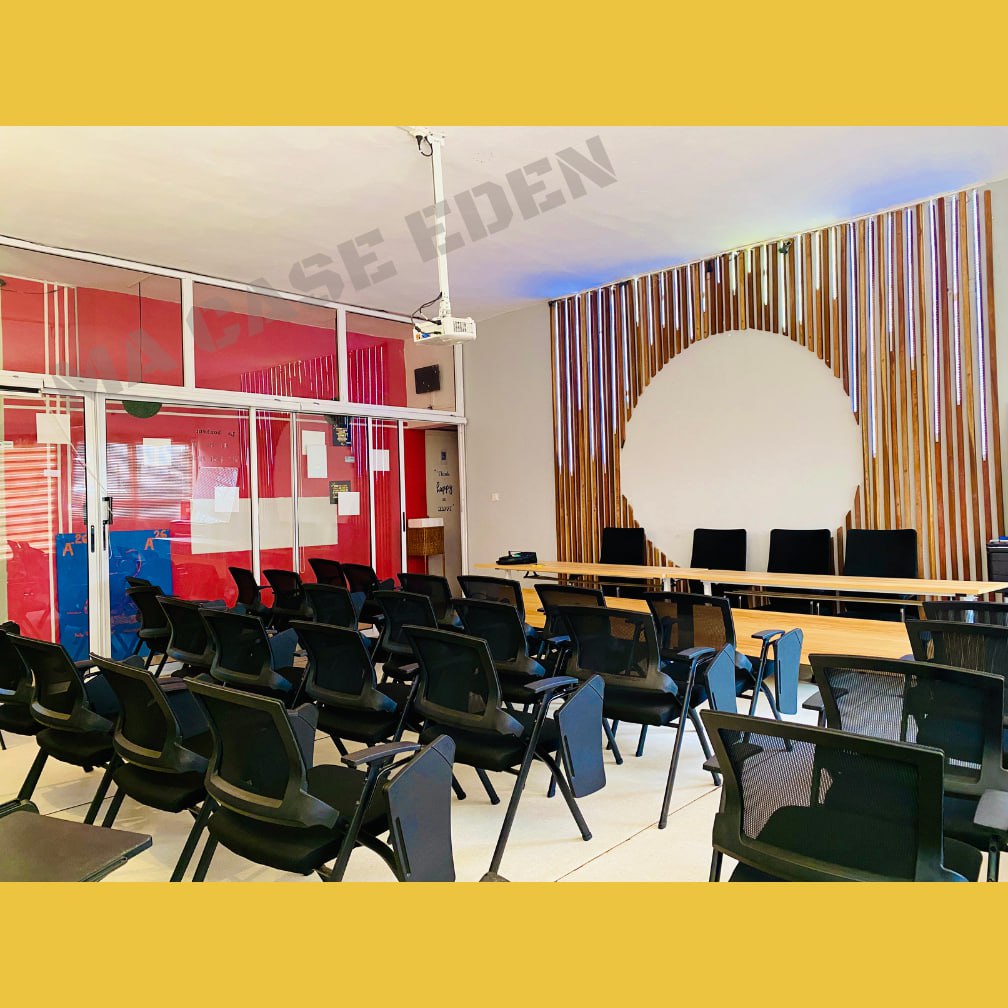 🎓 Salle – 50 places  Yaoundé-Bastos