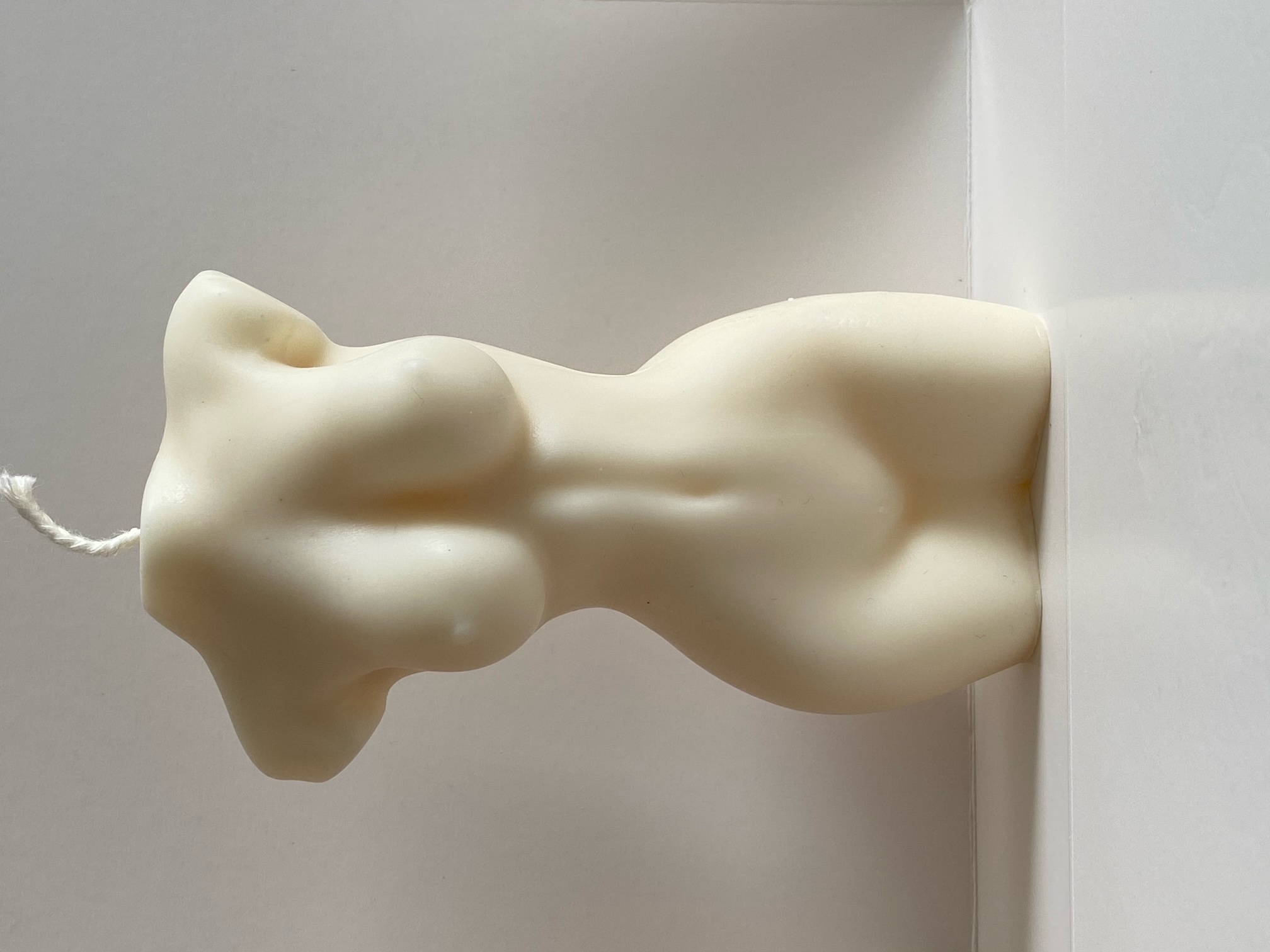 Bougie sculptée en forme de corps