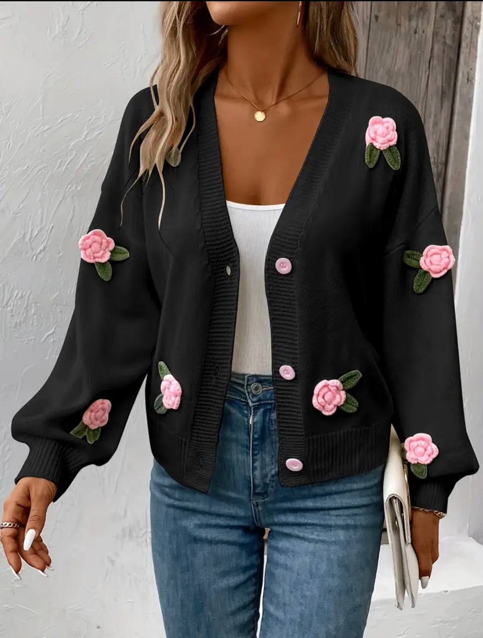 Cardigan noir avec broderies florales