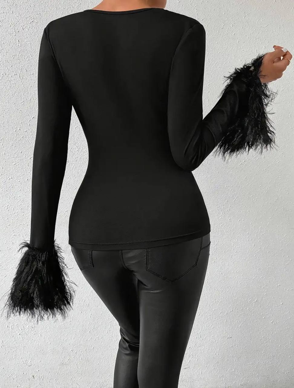 Haut noir asymétrique