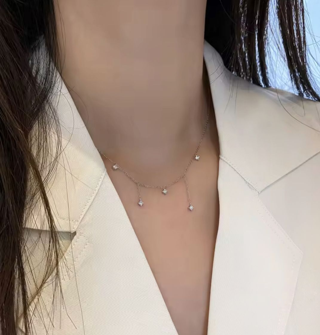 Collier en argent avec pendentifs