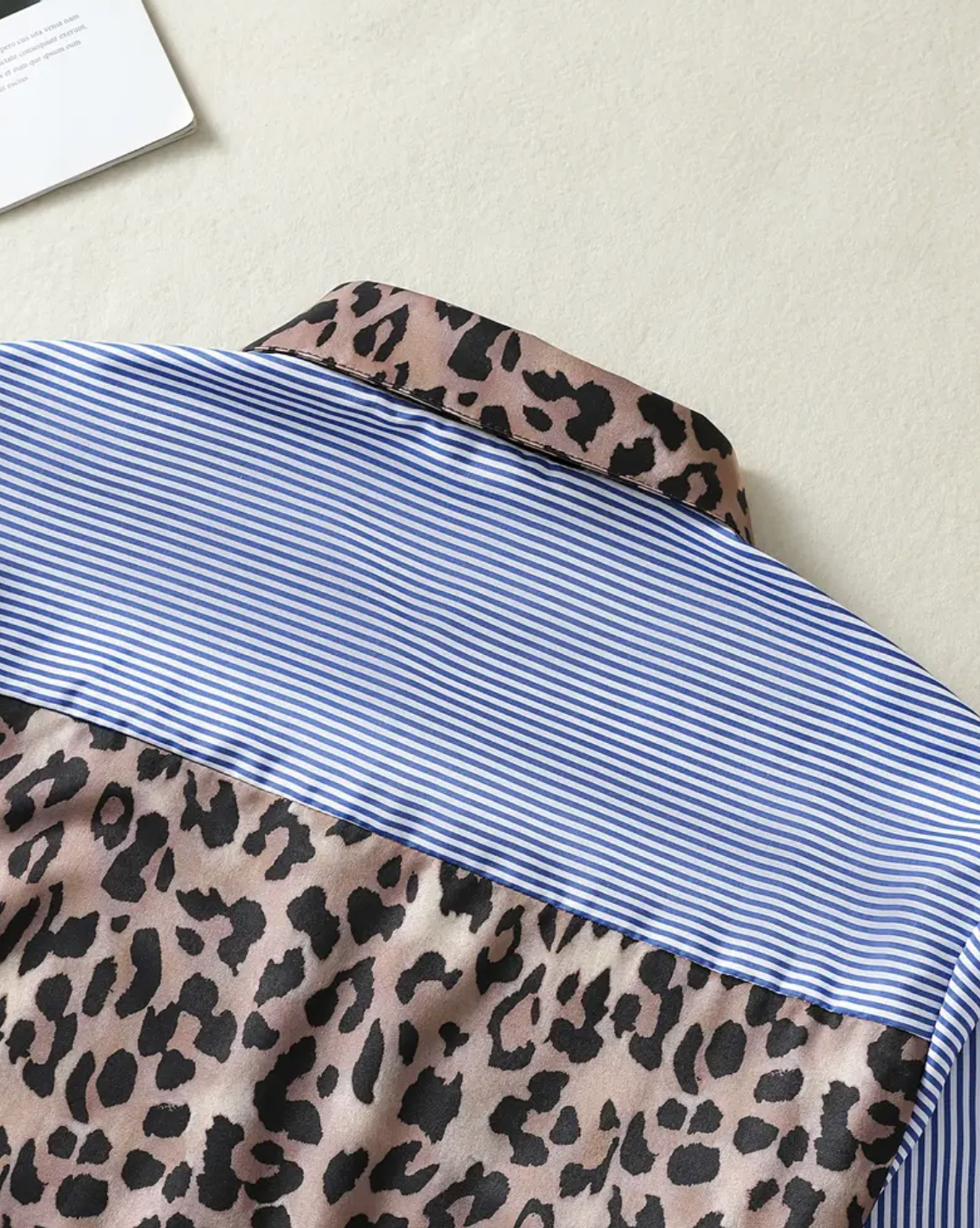Chemise à rayures et léopard