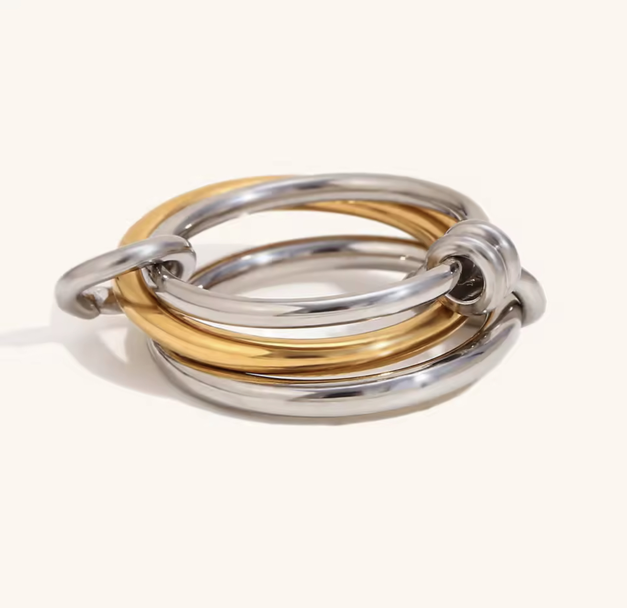 Bracelet en anneaux entrelacés