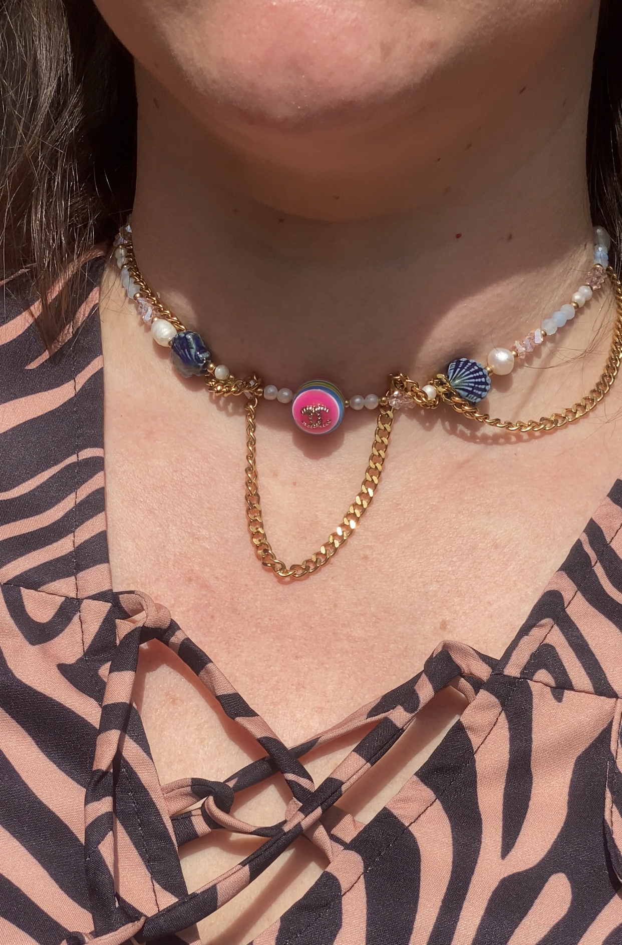 Collier Upcyclé Chanel avec perles et coquillages