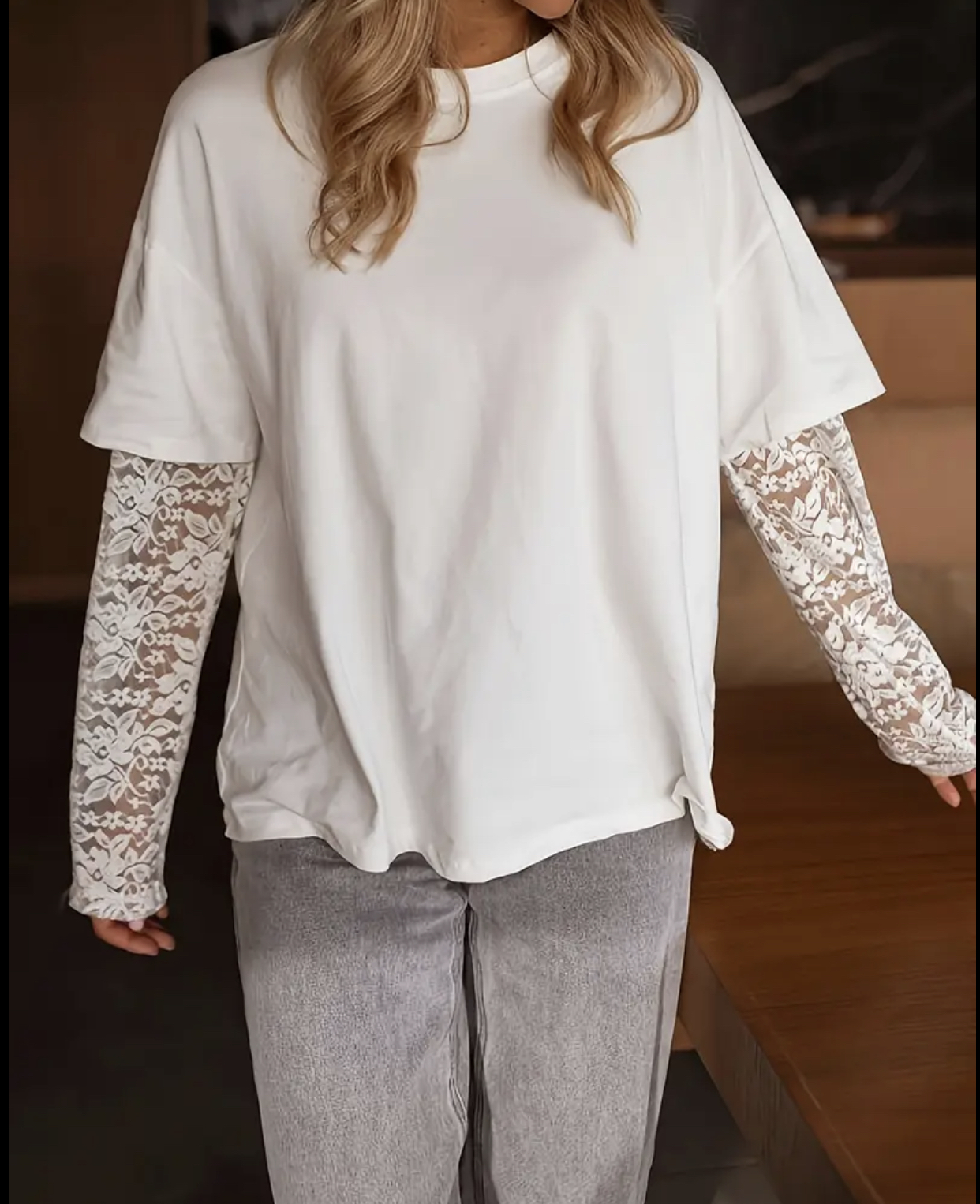 T-shirt blanc à manches longues en dentelle