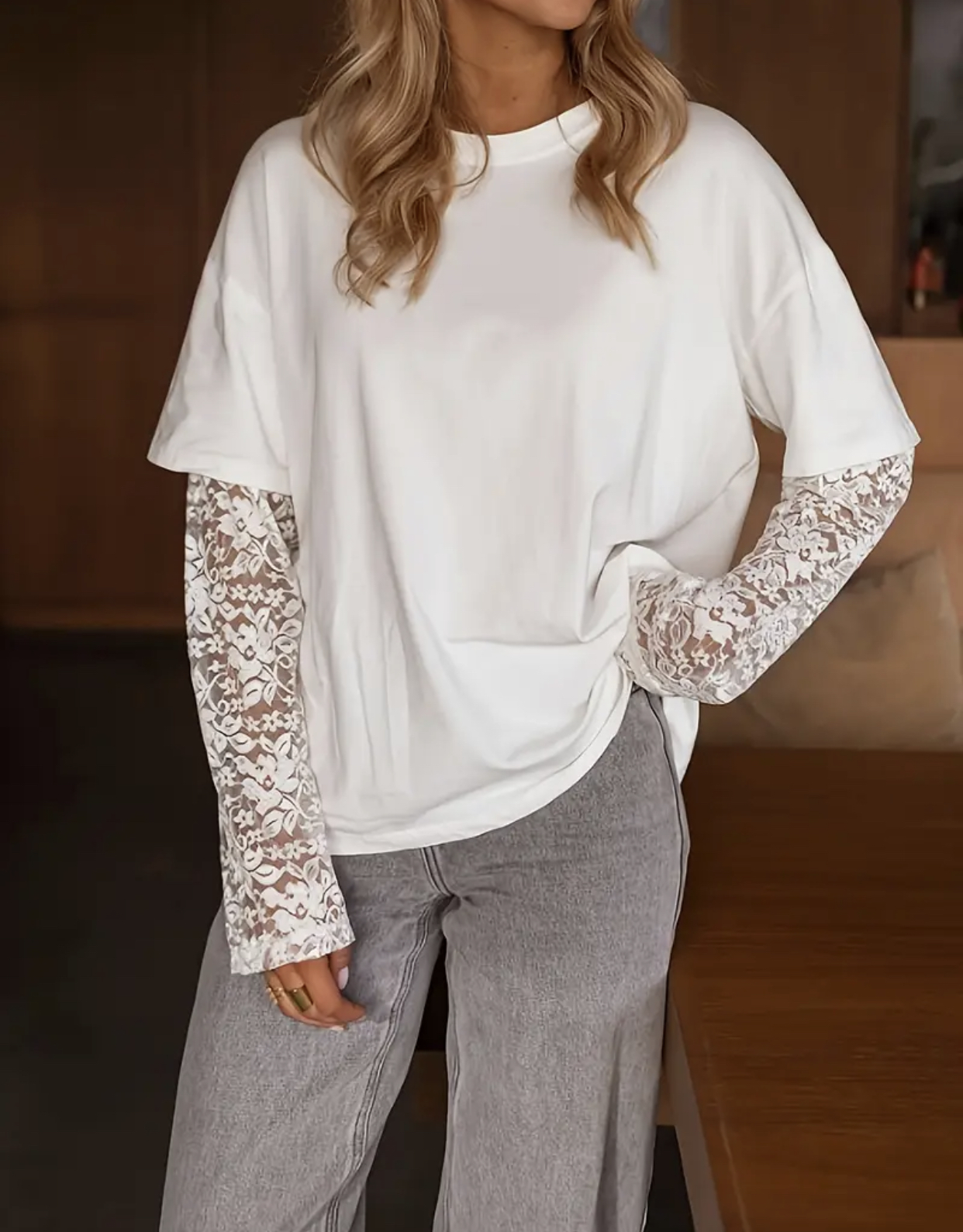 T-shirt blanc à manches longues en dentelle