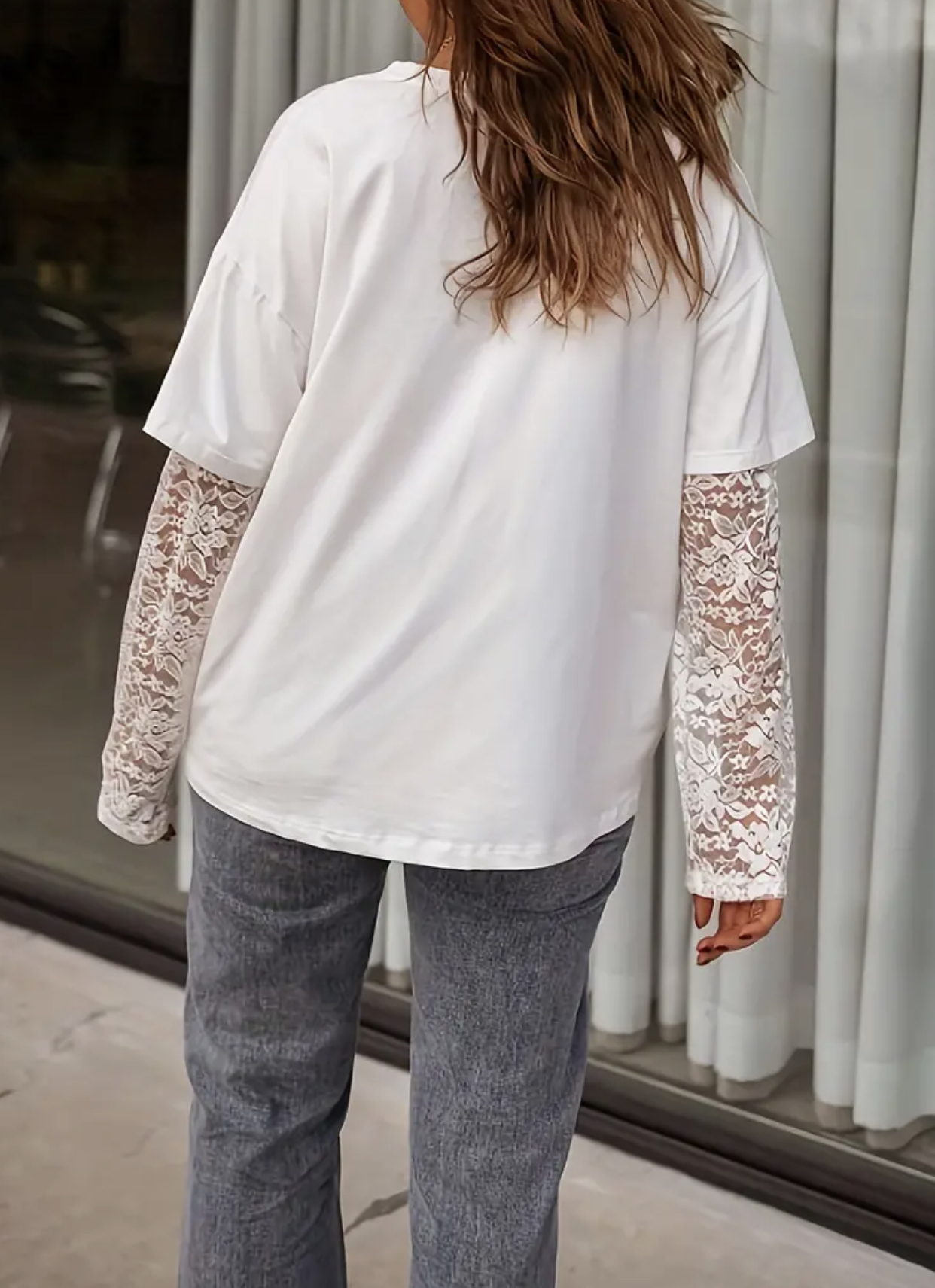 T-shirt blanc à manches longues en dentelle