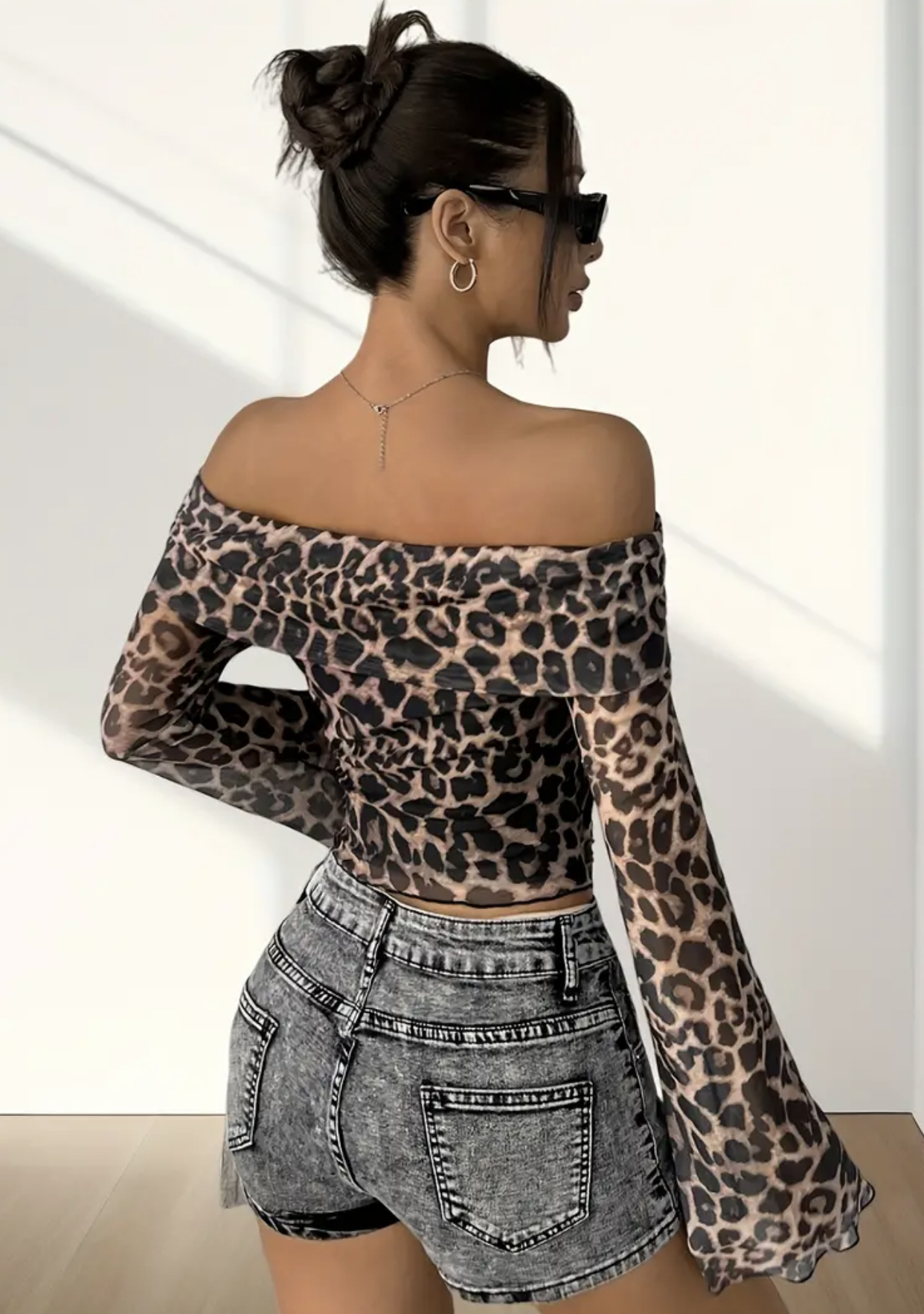 Haut top à épaules dénudées motif léopard
