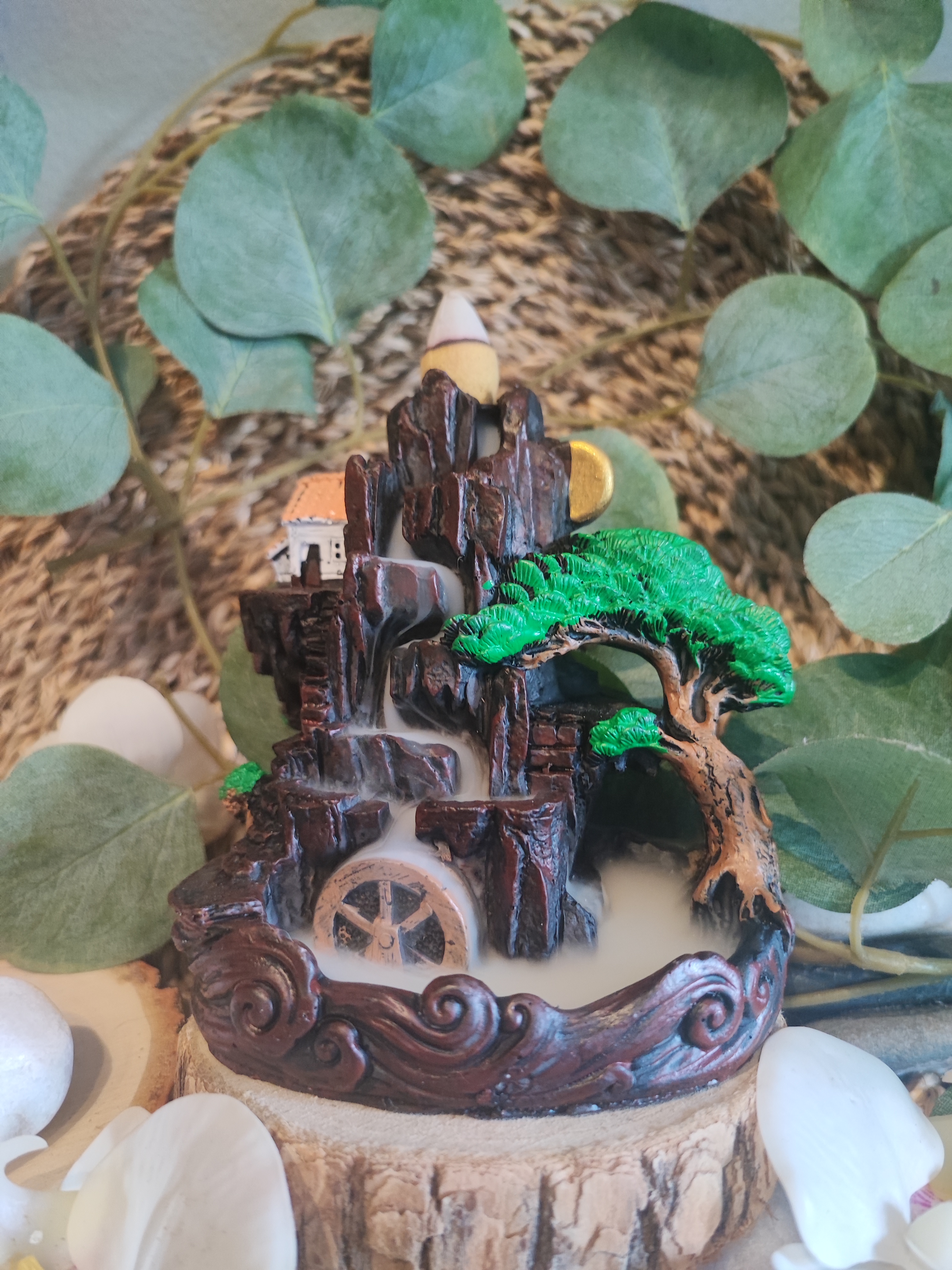 Fontaine décorative en résine brûle cône