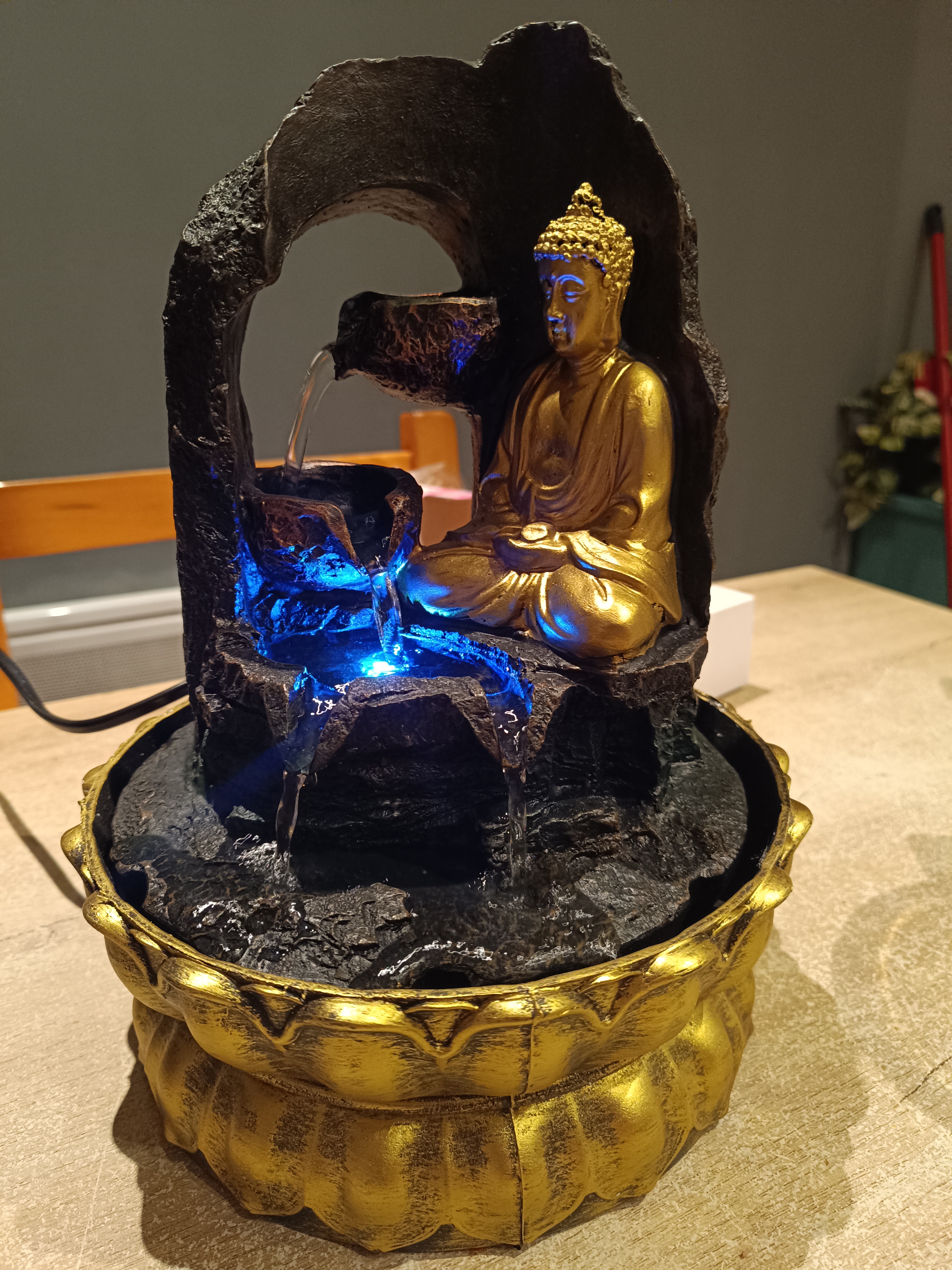 Fontaine de Table - 30cm - Bouddha Méditant Doré