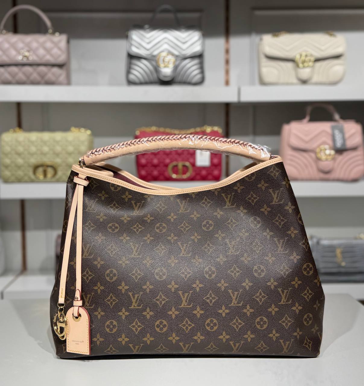 👜 Louis Vuitton Artsy Hobo – Monogram