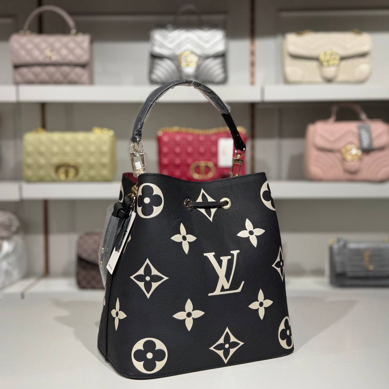 👜 Geantă Louis Vuitton – model bucket / sac (Monogram Giant)