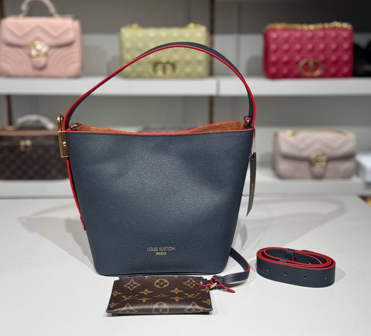 👜 Geantă Louis Vuitton – model Bucket (inspirat LV Lockme)