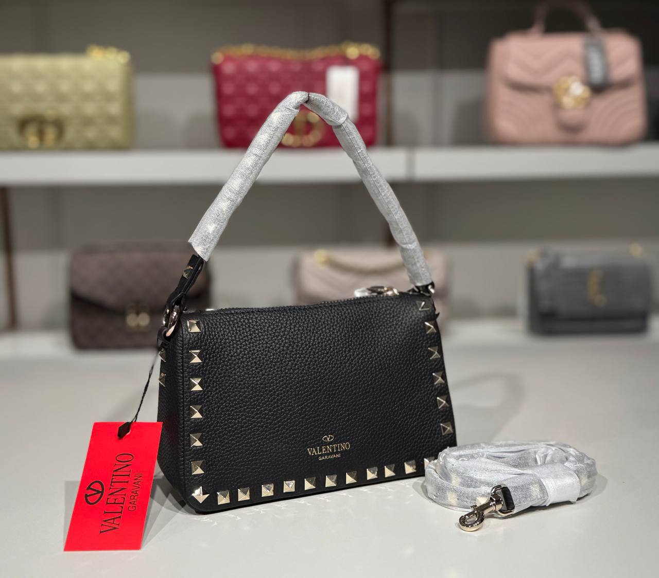 💎 Valentino Garavani Rockstud Shoulder Bag