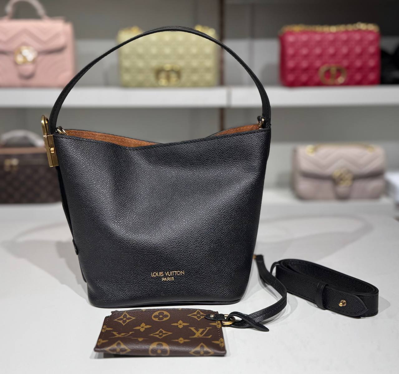 👜 Geantă Louis Vuitton – model Bucket (inspirat LV Lockme)