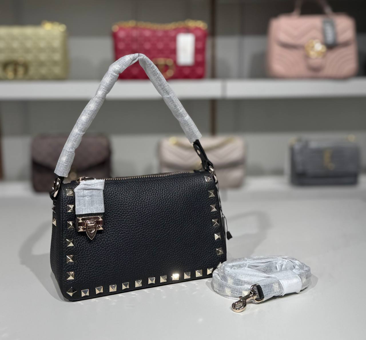 💎 Valentino Garavani Rockstud Shoulder Bag