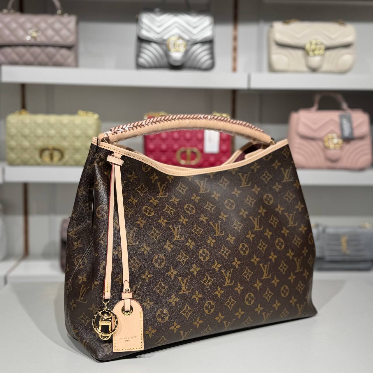 👜 Louis Vuitton Artsy Hobo – Monogram